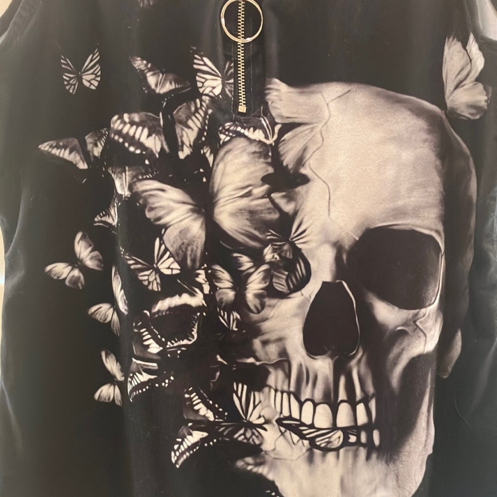 ❌Black Skull and Butterfly Women's Top - Picture 2 of 3